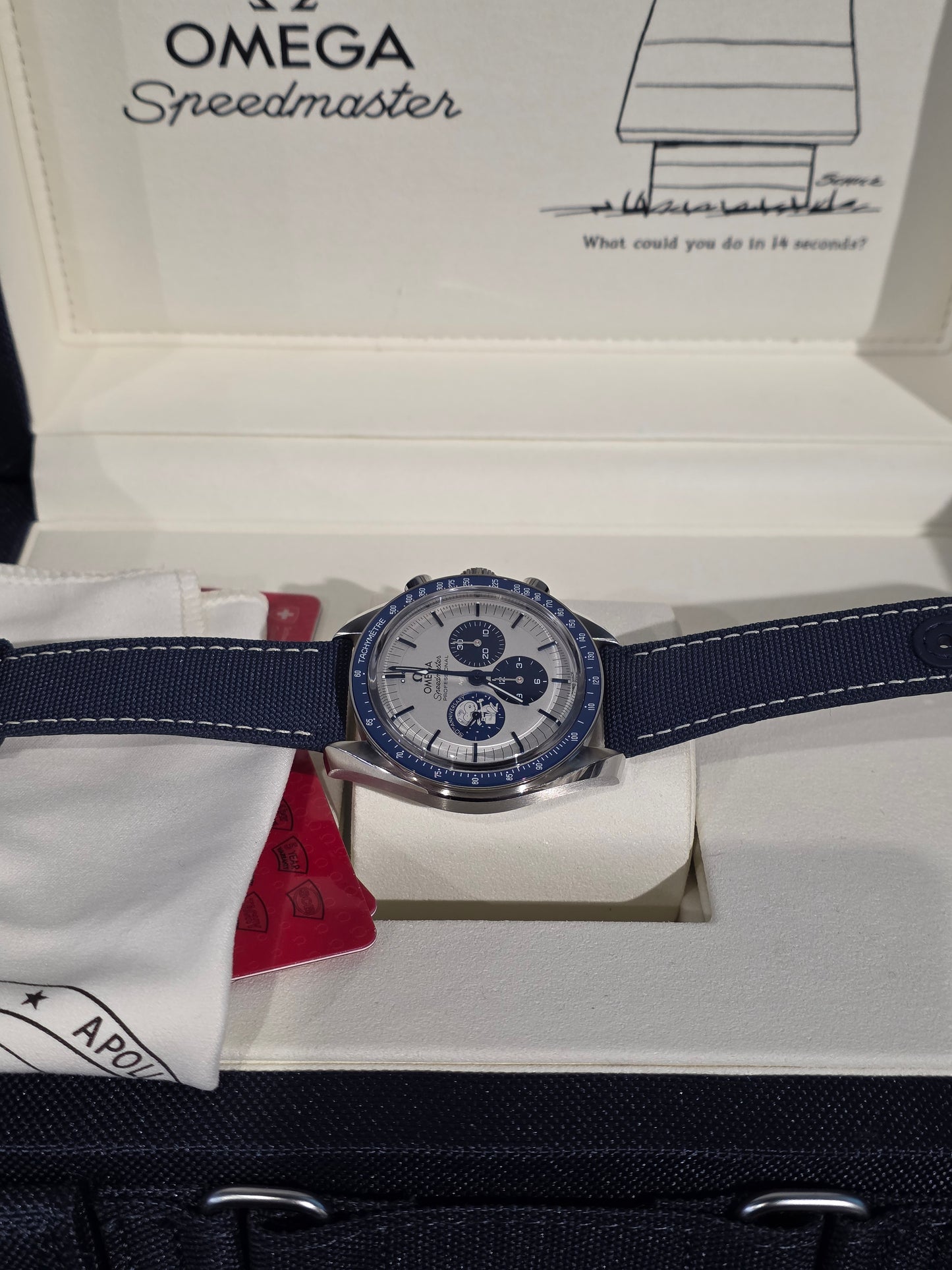 Omega Speedmaster '' silver snoopy award " neuve 2025