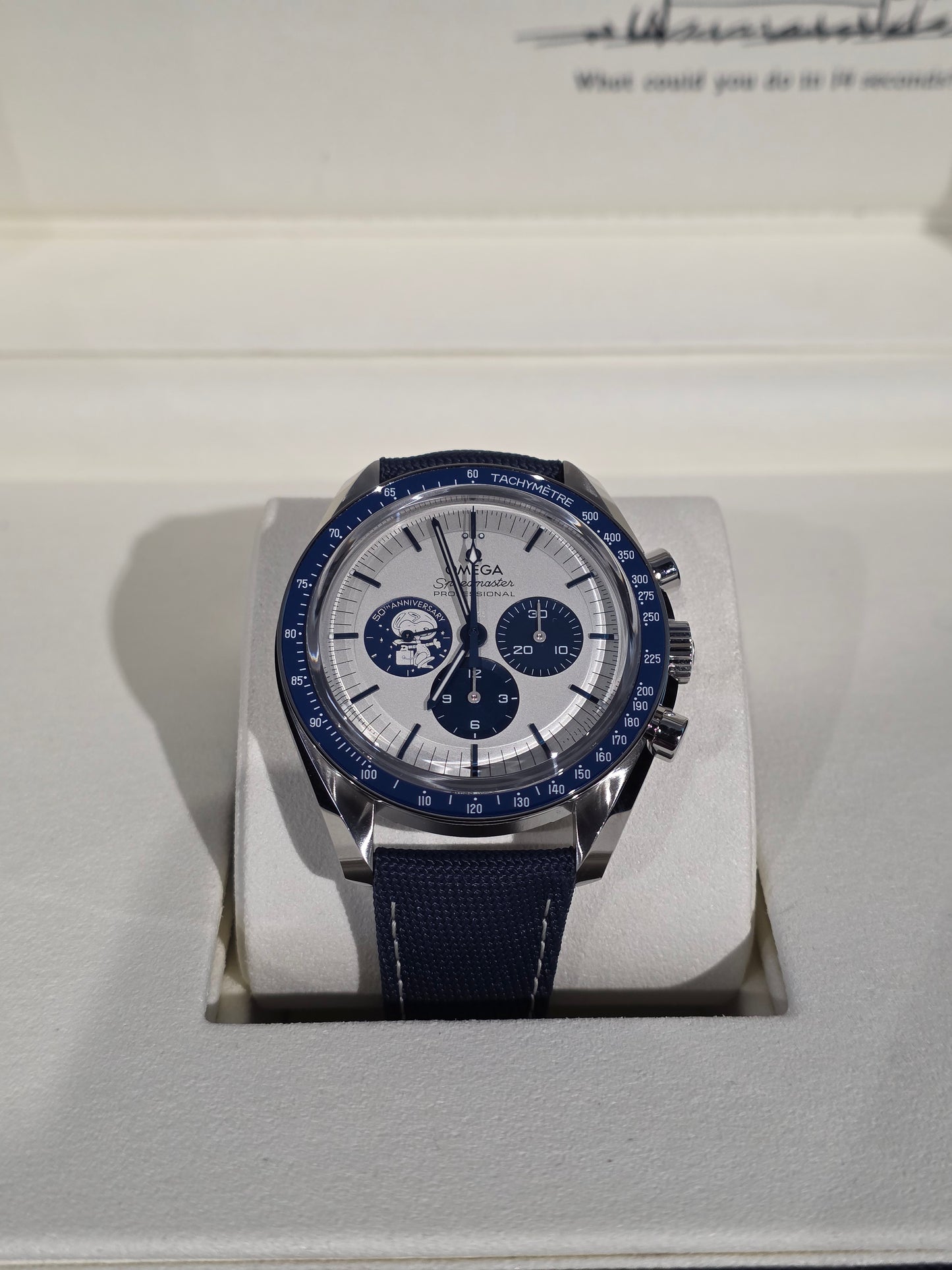Omega Speedmaster '' silver snoopy award " neuve 2025