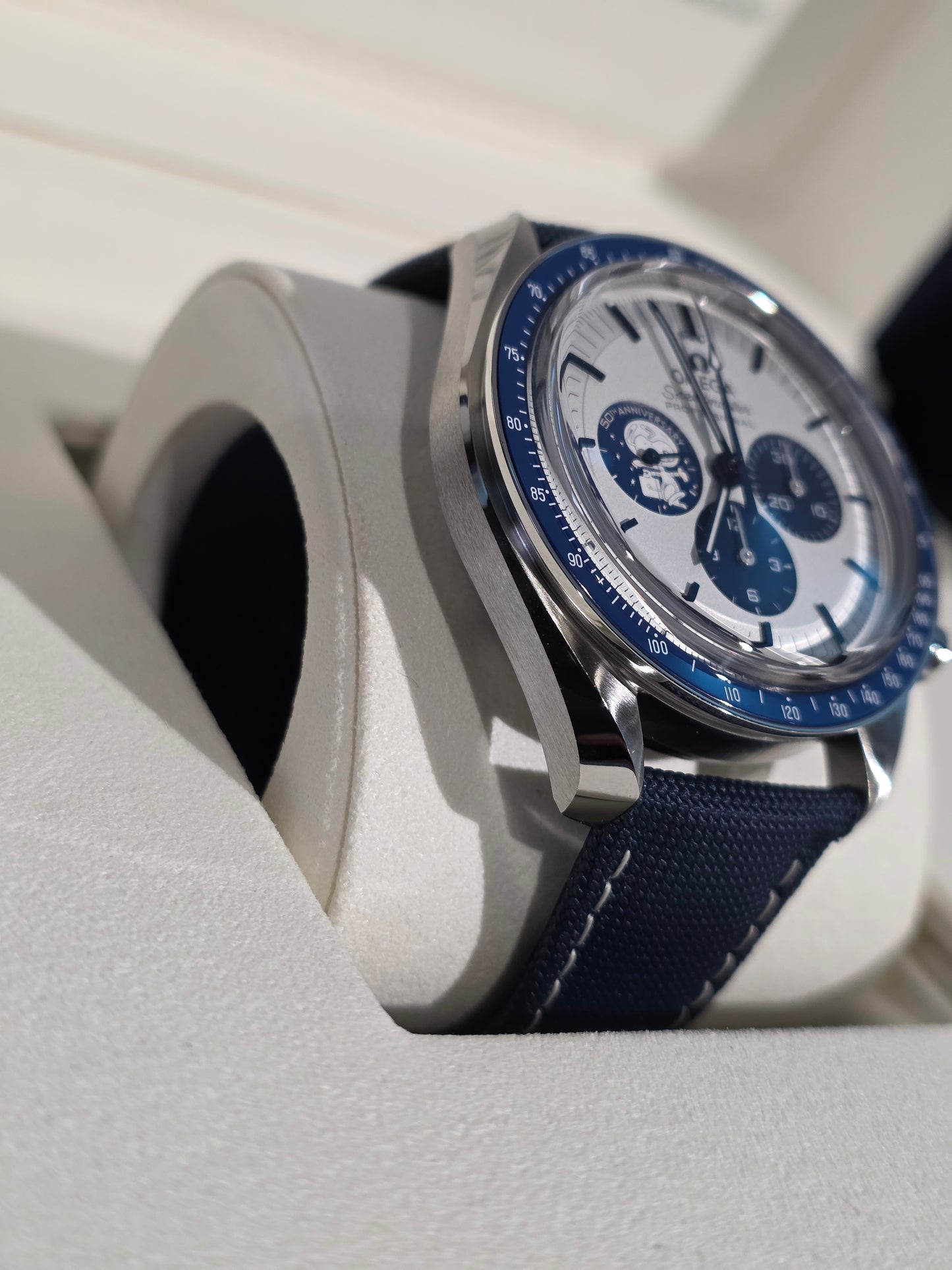 Omega Speedmaster '' silver snoopy award " neuve 2025
